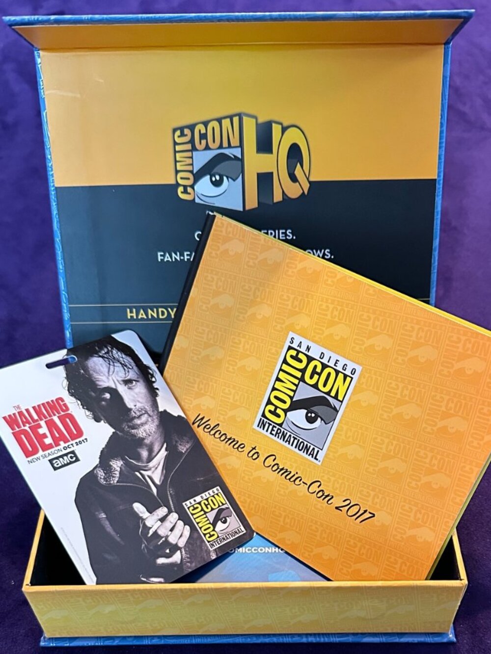 2017 San Diego Comic Welcome Box WITH Walking Dead RFID card